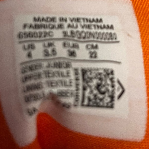 NWOT Girls Converse Chuck Taylor All Star High Topss - Picture 8 of 8